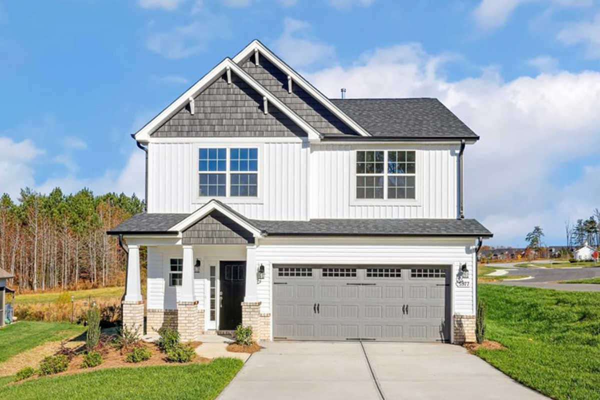 https://assets.windsorhomes.us/img/OWL_lot1_Southport_C_5977_Elk Ridge_Dr_exterior_full_front_croppped.jpg